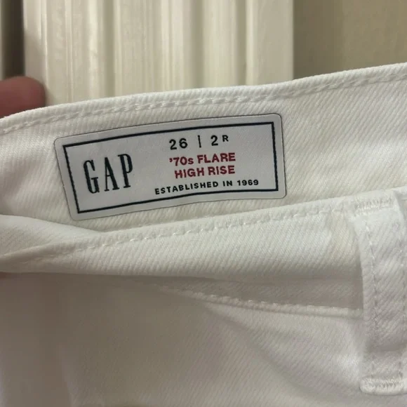 Stylish White Flared Jeans - Picture 4 of 6